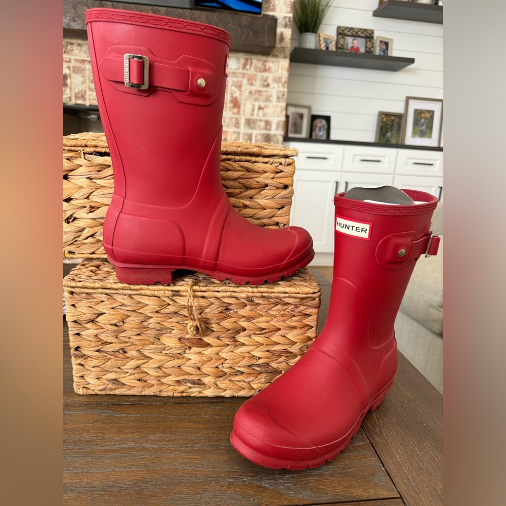 Women's Original Short Rain Boots - Size 7 in Red Matte